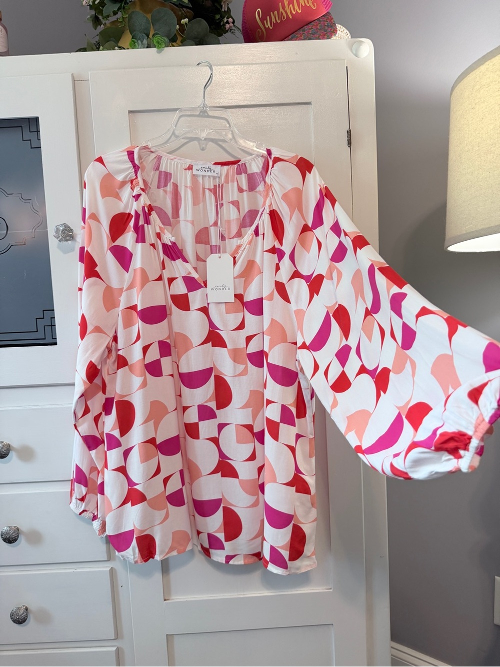 Emily Wonder-Printed V-Neck Peasant Blouse in Pink & Coral